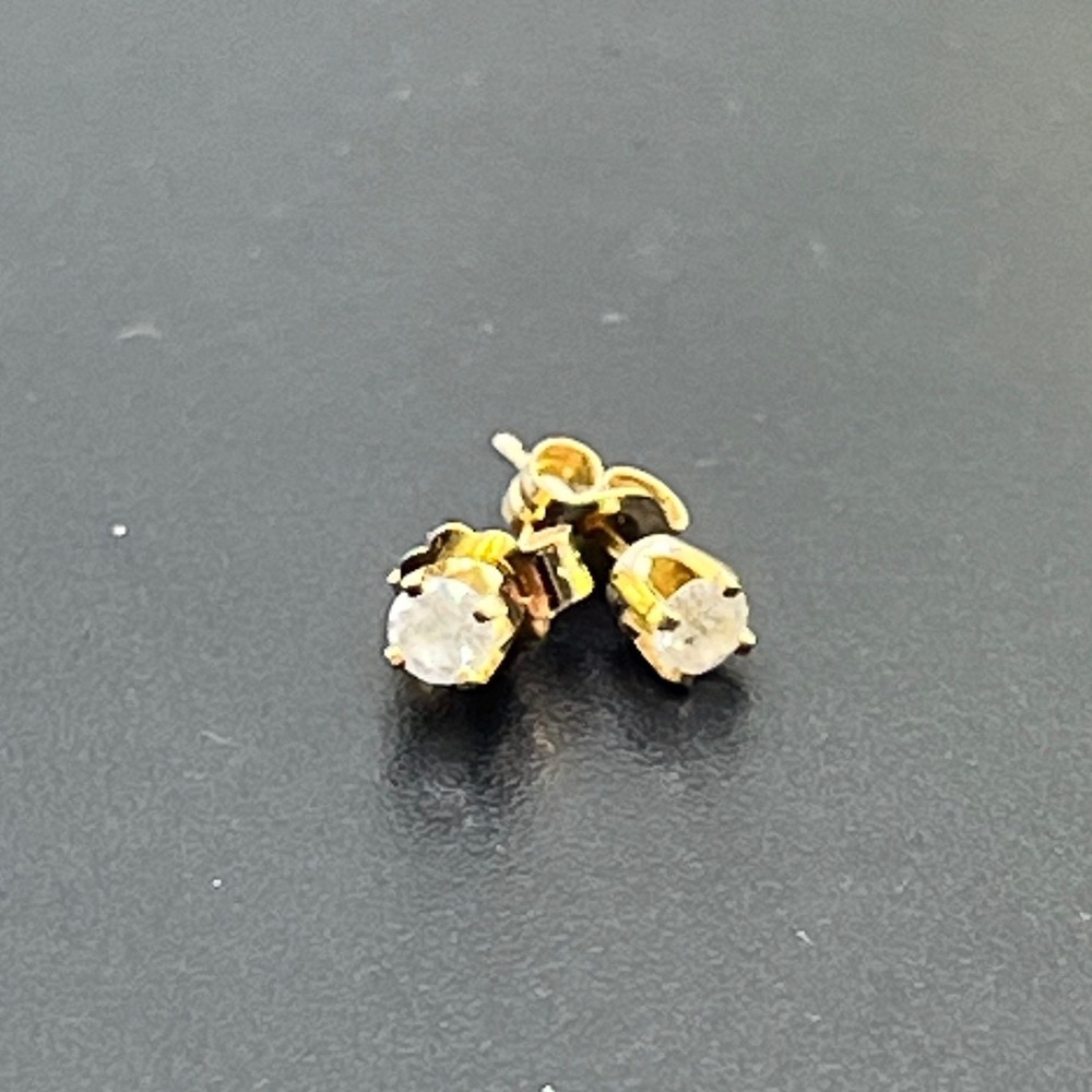Charles Winston CW 14k Yellow Gold Natural Round Prong Set Diamond stud Earrings